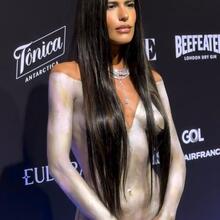  Nude
