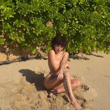  Nude