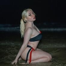  Nude