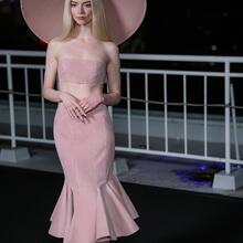  Nude