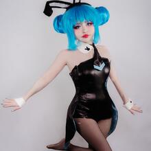  Nude