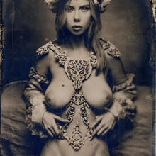  Nude
