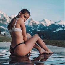  Nude