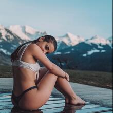  Nude