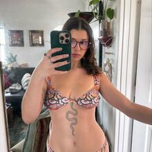  Nude