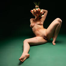  Nude