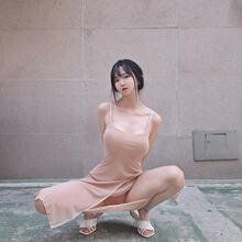  Nude