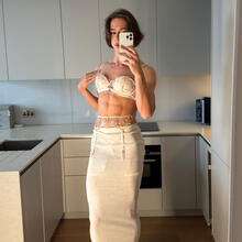  Nude