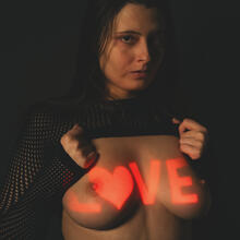  Nude
