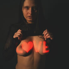  Nude