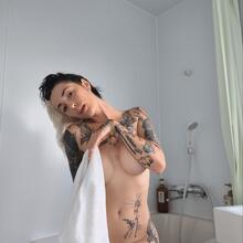  Nude