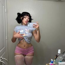  Nude