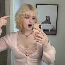  Nude