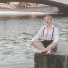  Nude
