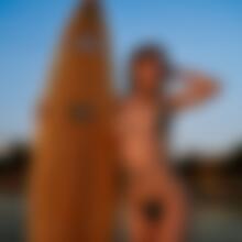  Nude