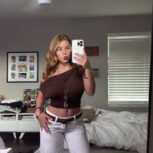  Nude