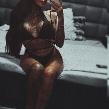 Nude