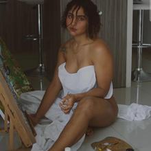  Nude