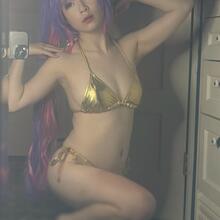  Nude