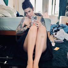  Nude