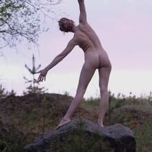  Nude