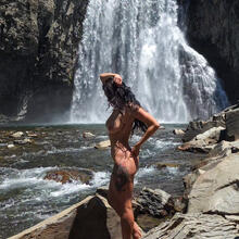  Nude