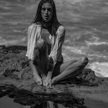  Nude