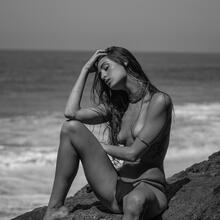  Nude