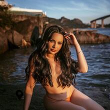  Nude