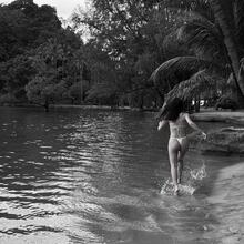  Nude