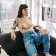  Nude