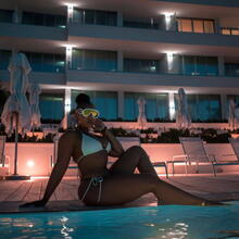  Nude