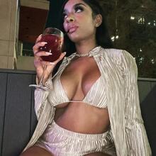  Nude