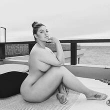  Nude