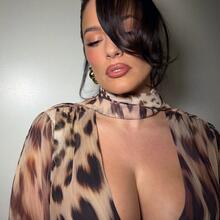  Nude