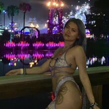  Nude