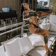  Nude