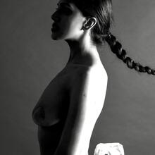  Nude