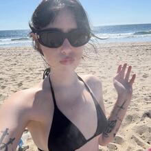  Nude