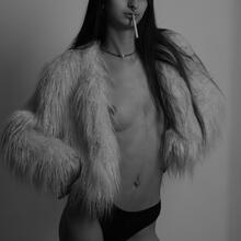  Nude