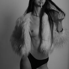  Nude