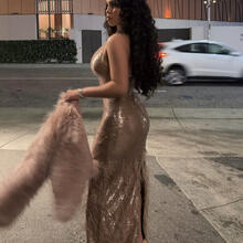  Nude
