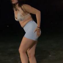  Nude