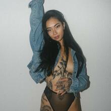  Nude