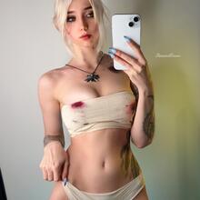  Nude
