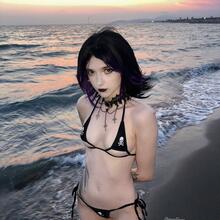  Nude