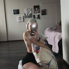  Nude