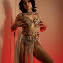 Nude