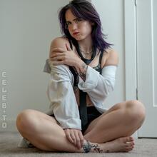  Nude