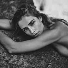  Nude